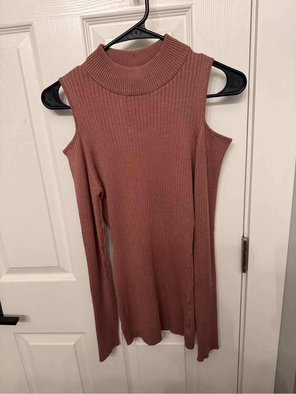 Ribbed Shoulder Cut Out Sweater in Dusty Rose